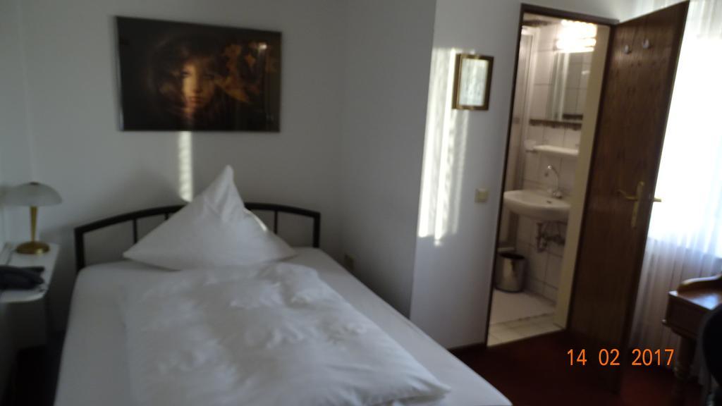 Bed & Breakfast Hotel Helga Hein Дюссельдорф Экстерьер фото